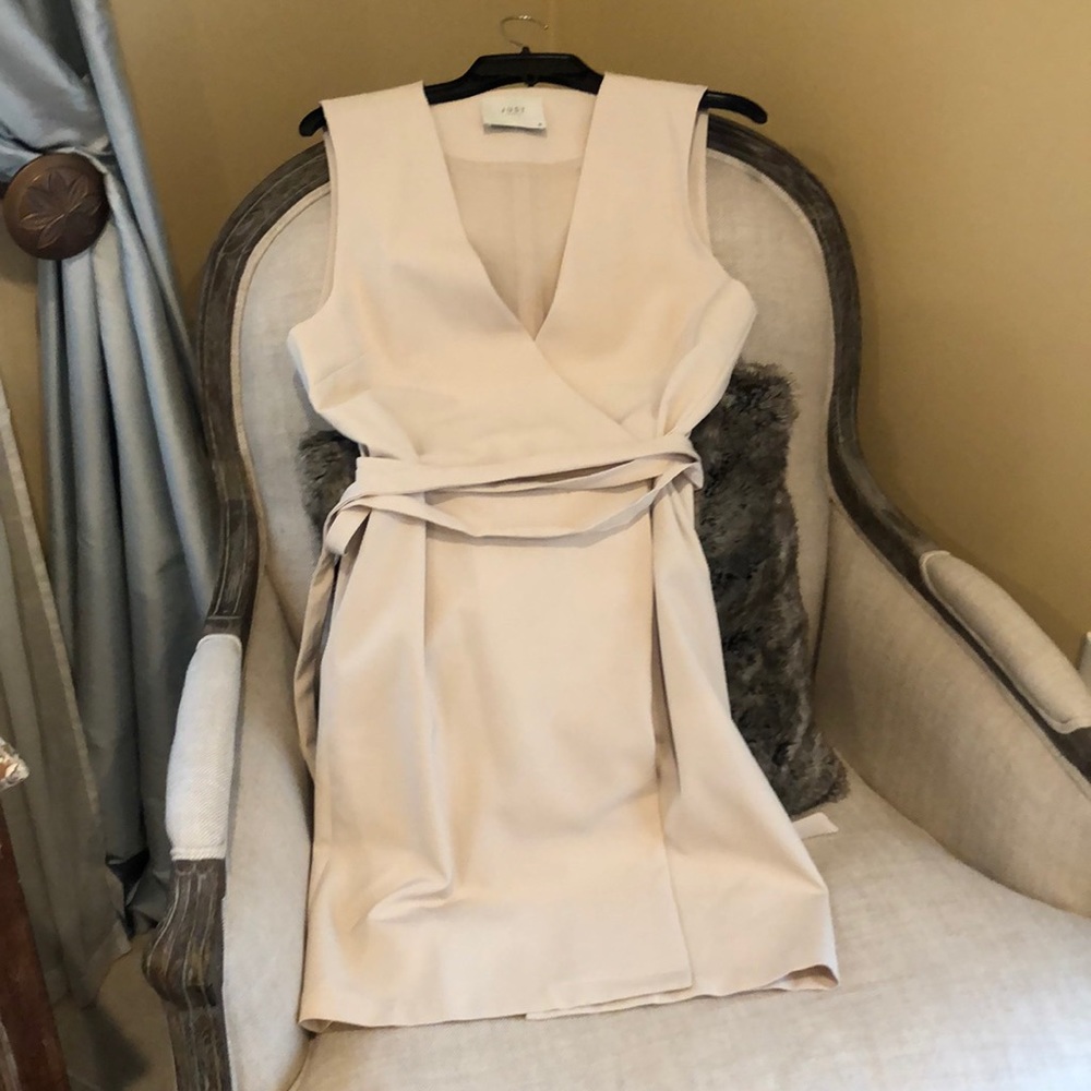 Beautiful classy tan dress with belt